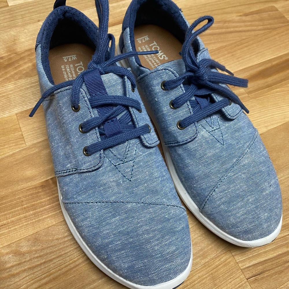 TOMS sneakers, womens size 7.5, worn once